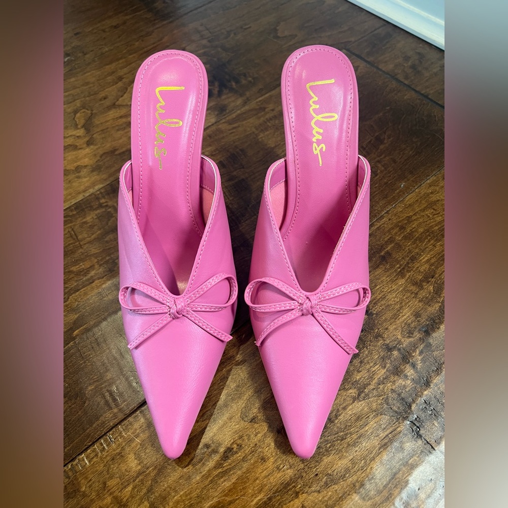 NWOT Lulus pink heels